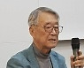 '국민스승' 된 권성 전 헌법재판관