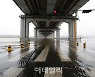 [포토]한강 수위 상승으로 잠긴 잠수교