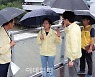 [포토] 불광천 점검하는 김미경 은평구청장