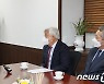 권영세 "정치·군사적 상황 무관하게 대북 인도적 협력"