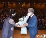 8년 머문 경기도교육청 떠나는 이재정 "앞으로는 선생님으로 불러달라"