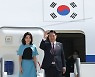 윤석열 대통령·김건희 여사, 첫 순방 마치고 귀국길 올라