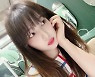 '최민환♥' 율희, 앞머리 싹둑 자른 '애셋맘'..걸그룹 미모 여전하네
