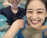 '지효♥정연', 이보다 아름다운 우정여행이 있을까요? 수영장부터 빵집 투어까지 '흐뭇'