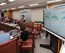 내년도 최저임금 5.0% 오른 '9620원'..노사 모두 '반발'