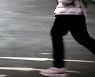 급정거 차량에 놀라 넘어진 보행자..대법 "운전자 잘못"