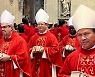 교황, 정순택 서울대교구장에 '고위성직자 상징' 팔리움 수여