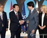 尹, 캐나다 총리에 대북공조 요청.. '핵심 광물' 공급망 협력키로