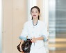 [bnt포토] 아이들 소연 '순백의 우아한 워킹'