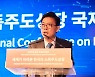 홍장표, 부경대 강의 신청..9월 전 자진 사퇴하나