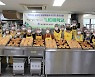 대한적십자사 부산지사·수영구, 장애인 사회성 향상 '빵 나눔 봉사활동'