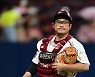 이지영 '승리구 들고 퇴근합니다' [MK포토]