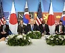 尹, 나토서 "국제사회 비핵화의지, 북핵의지보다 강해야" 강조