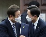 '민생·개혁' 강조하는 이재명, 당권 도전 명분 쌓기?..출마 여부 침묵하며 SNS 정치