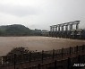 홍수주의보에 방류 중인 군남홍수조절댐