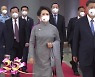 '중국화' 논란 홍콩 찾은 시진핑.."비바람 겪고 다시 태어나"