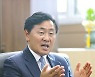 '경제민생 제일주의' 전북지사 김관영호 출범