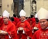 프란치스코 교황, 정순택 대주교에 팔리움 수여