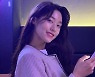 설현, 어둠 속 빛나는 미모..일상이 화보 [리포트:컷]