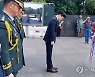 한국전쟁 참전기념비 헌화하는 한동훈 법무장관