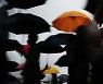광화문 사거리 우산행렬
