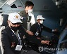 공군 부대 견학하는 참전용사