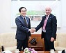 외교2차관, 글로벌펀드 사무총장 접견..감염병 대응 협력 논의