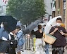 [날씨] 중부지방 폭우..남부지방 낮 최고 33도 안팎 폭염