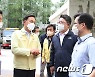 토사유입 피해현장 점검하는 조성명 강남구청장
