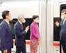 시진핑 893일만의 '외출', 고속철로 홍콩에