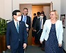 이창양 장관, 폴란드서 원전 세일즈..첨단산업 협력도 추진