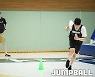 [JB포토] kt 오프시즌 훈련 지도하는 송영진 수석코치