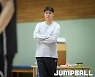 [JB포토] 선수들의 몸상태를 체크하는 김도수 코치