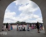폭염도 잊게 만드는 맑은 하늘[경향포토]