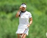 KLPGA 신인 '장타자' 윤이나, 맥콜·모나파크오픈 첫날 공동 선두