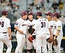 3일 연속 마운드에 오른 홍원기 감독, 승리의 루틴? [MK포토]