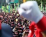 레미콘 운행중단 파장..시멘트 출고 지연, 건설업 '흔들'