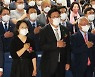 국민의례 하는 도성훈 인천시교육감