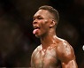 "스테로이드 증명해 봐"..'여유증' UFC 챔피언의 현상금 38억 원