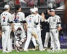 '1회 0-5→11-7' KT, 선발 전원 안타로 5할 승률 복귀 [수원:스코어]
