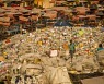 쓰레기로 몸살 앓는 인도, 일부 '일회용 플라스틱 퇴출' 나섰다