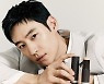 [팔레트]오브제, 배우 이제훈과 '3초 남성 메이크업'