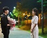 오민석♥신동미, 가로등 아래 꽃다발 프러포즈+키스 '설렘 폭발'(현재는)