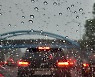 80년만의 기록적인 폭우..빗물에 잠긴 서울, 곳곳 '교통대란'