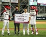 키움히어로즈, '언성 히어로' 첫 달 수장자로 김재웅과 이지영 선정