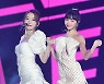 사쿠라-김채원 '매력 대결' [MK포토]