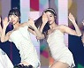 르세라핌 김채원-허윤진, 녹화 카메라 보고 깜찍~ [포토엔HD]