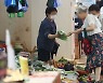 소상공인·중소기업에 명절자금 42.6조원..2차 긴급지원금 지급도
