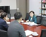 김정재 의원, 박정배 국민연금공단 이사장 직무대행 면담