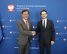SK Innovation vice chairman visits Poland